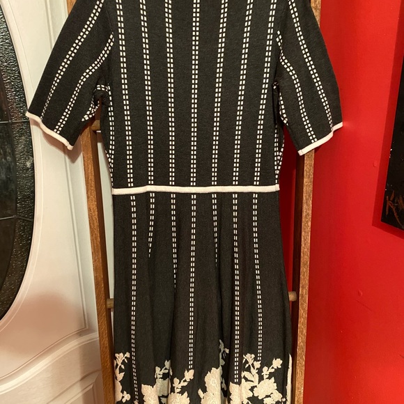 Gabby Skye dress size L - Picture 3 of 4